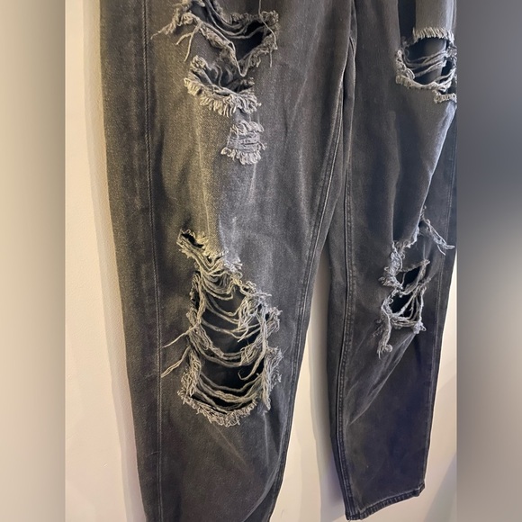 American Eagle Black Distressed Relaxed Mom Jeans - Picture 2 of 6